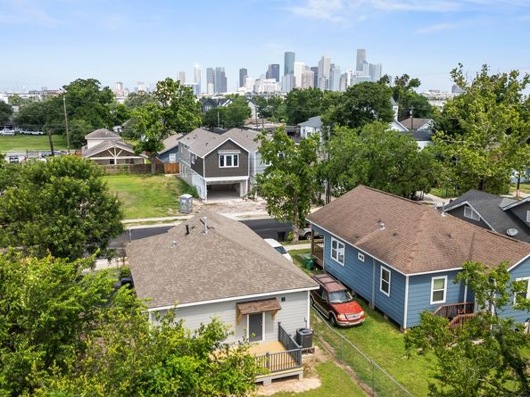 1505 Hussion Street, Houston TX 77003