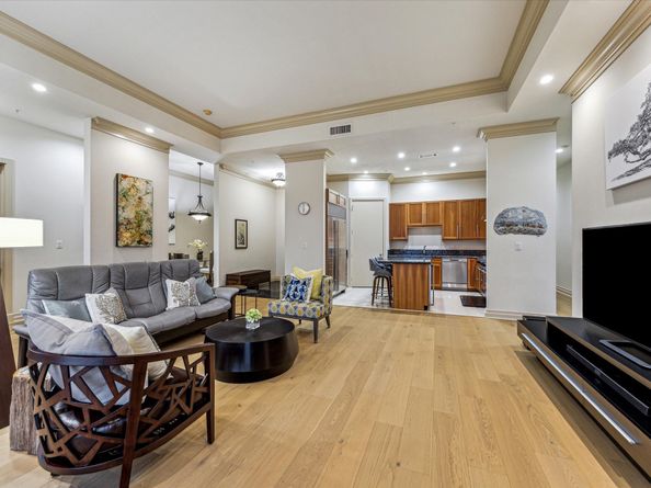 3388 Sage Road 2401, Houston TX 77056