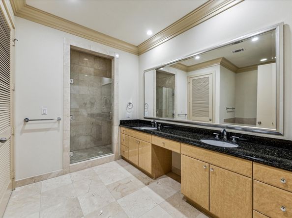 3388 Sage Road 2401, Houston TX 77056