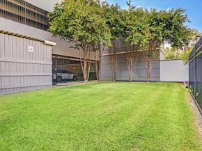 3388 Sage Road 2401, Houston TX 77056