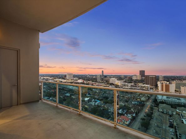 3388 Sage Road 2401, Houston TX 77056