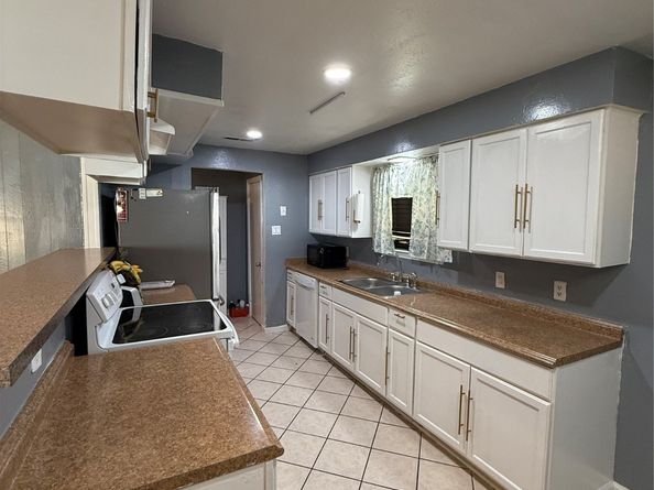 5810 W Airport Blvd, Houston TX 77035