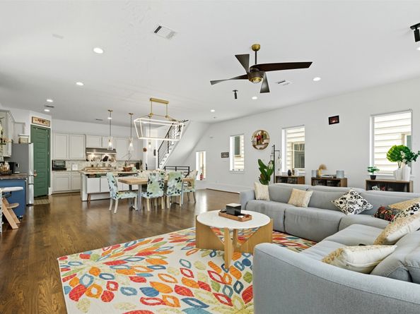 215 Avondale Street, Houston TX 77006