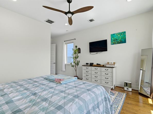 215 Avondale Street, Houston TX 77006