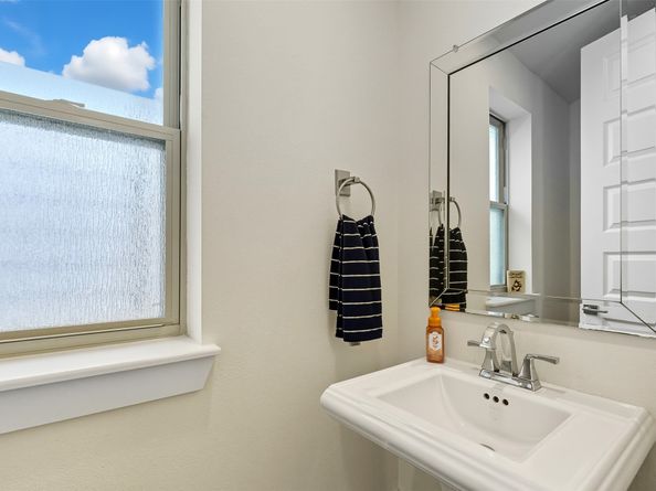 215 Avondale Street, Houston TX 77006