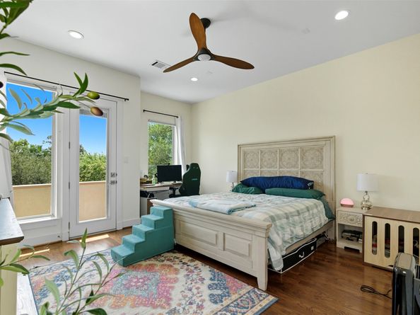 215 Avondale Street, Houston TX 77006