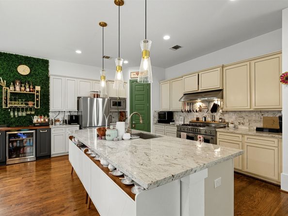 215 Avondale Street, Houston TX 77006