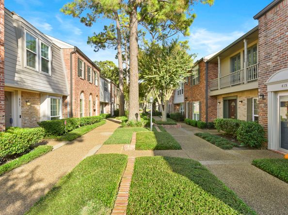 425 Bendwood Drive 49, Houston TX 77024