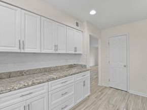 425 Bendwood Drive 49, Houston TX 77024