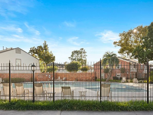 425 Bendwood Drive 49, Houston TX 77024