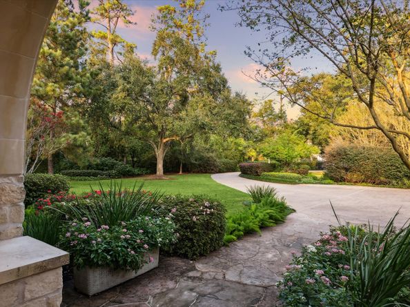 501 W Friar Tuck, Houston TX 77024
