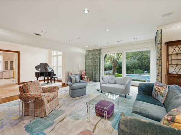 501 W Friar Tuck, Houston TX 77024