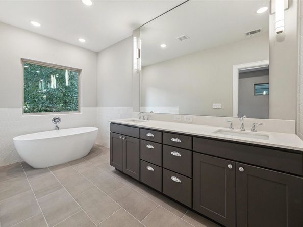 5204 Amber Sunrise Drive, Houston TX 77018