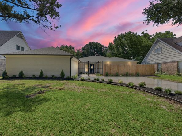 2207 Crystal Hills Drive, Houston TX 77077