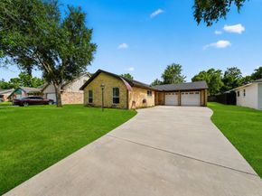 15714 Wandering Trail, Friendswood TX 77546