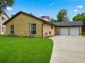 15714 Wandering Trail, Friendswood TX 77546
