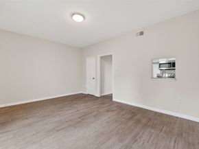 811 Threadneedle Street 258, Houston TX 77079