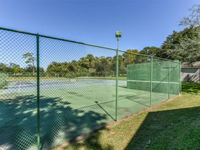 811 Threadneedle Street 258, Houston TX 77079