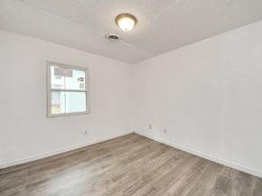 5758 Heron Drive, Houston TX 77033