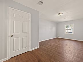 6058 Glenhurst Drive, Houston TX 77033