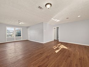 6058 Glenhurst Drive, Houston TX 77033