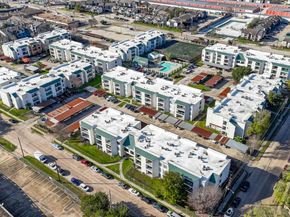 2824 S Bartell Drive 212, Houston TX 77054