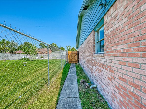 3918 Tavenor Lane, Houston TX 77047