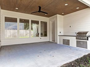 1050 W 42nd Street, Houston TX 77018