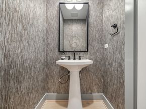 1711 Allen Parkway 2101, Houston TX 77019