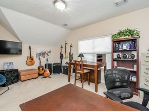 1446 Sherwood Park Circle, Houston TX 77043