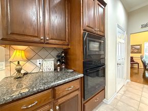 1446 Sherwood Park Circle, Houston TX 77043