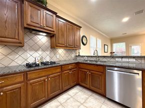 1446 Sherwood Park Circle, Houston TX 77043