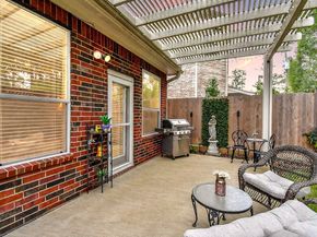 1446 Sherwood Park Circle, Houston TX 77043