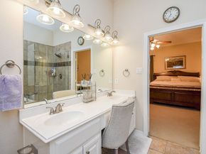 1446 Sherwood Park Circle, Houston TX 77043