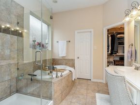 1446 Sherwood Park Circle, Houston TX 77043