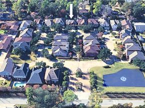 1446 Sherwood Park Circle, Houston TX 77043