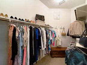 1446 Sherwood Park Circle, Houston TX 77043