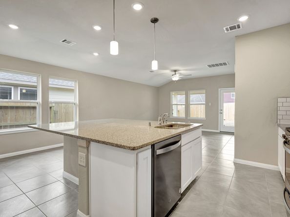 6642 Lahna Oak, Conroe TX 77304