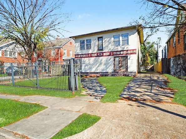 2005 Wentworth Street, Houston TX 77004