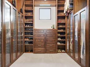 78 S Badger Lodge Circle, The Woodlands TX 77389