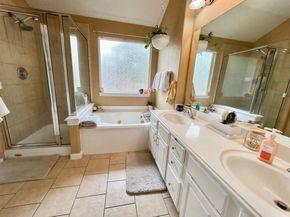 50 N Spinning Wheel Circle, The Woodlands TX 77382