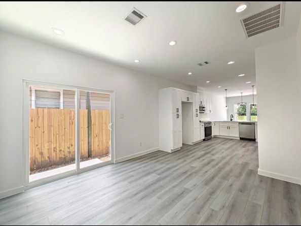8614 Peachtree Street C, Houston TX 77016
