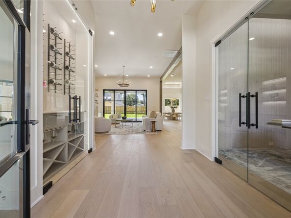 539 W 34th Street, Houston TX 77018