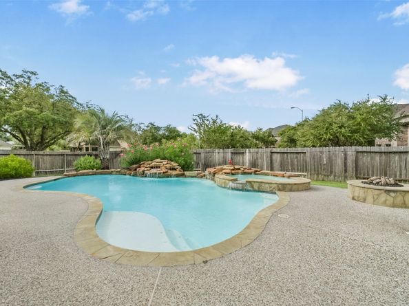 15730 Lake Loop Drive, Cypress TX 77433