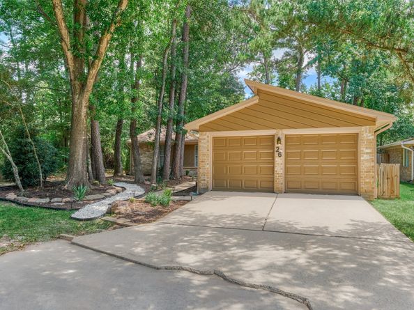 26 W Broken Oak Court, The Woodlands TX 77381