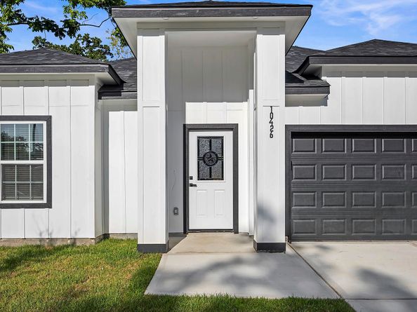 10426 Royal Oaks Drive, Houston TX 77016