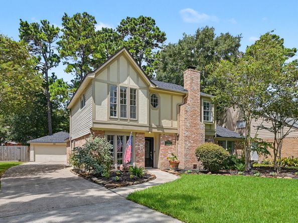 19 Postvine Court, The Woodlands TX 77381