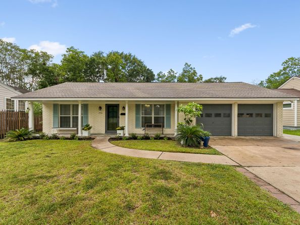 1910 Forest Hill Boulevard, Houston TX 77023