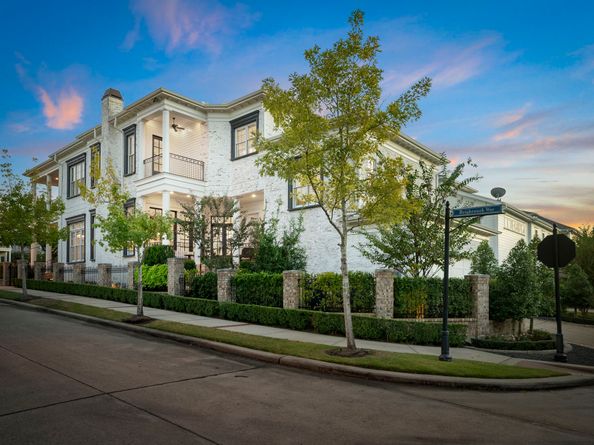 70 North Bay Boulevard, The Woodlands TX 77380