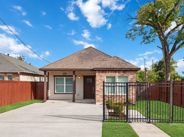 8147 Chateau Street, Houston TX 77028